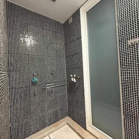 Sebastian Two 아파트 *